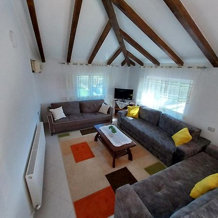 Guest House Ilir Berat Bagian luar foto