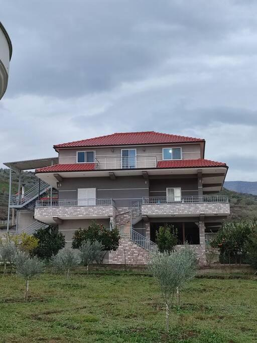 Guest House Ilir Berat Bagian luar foto