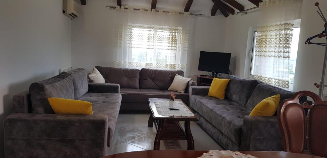 Guest House Ilir Berat Bagian luar foto