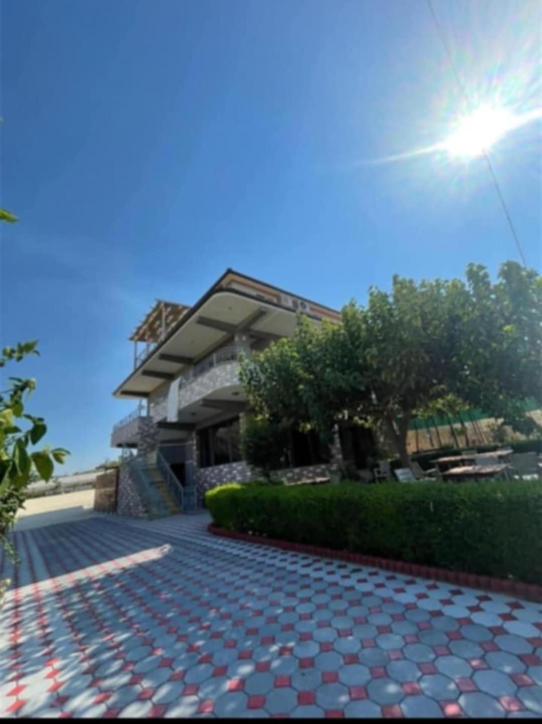 Guest House Ilir Berat Bagian luar foto