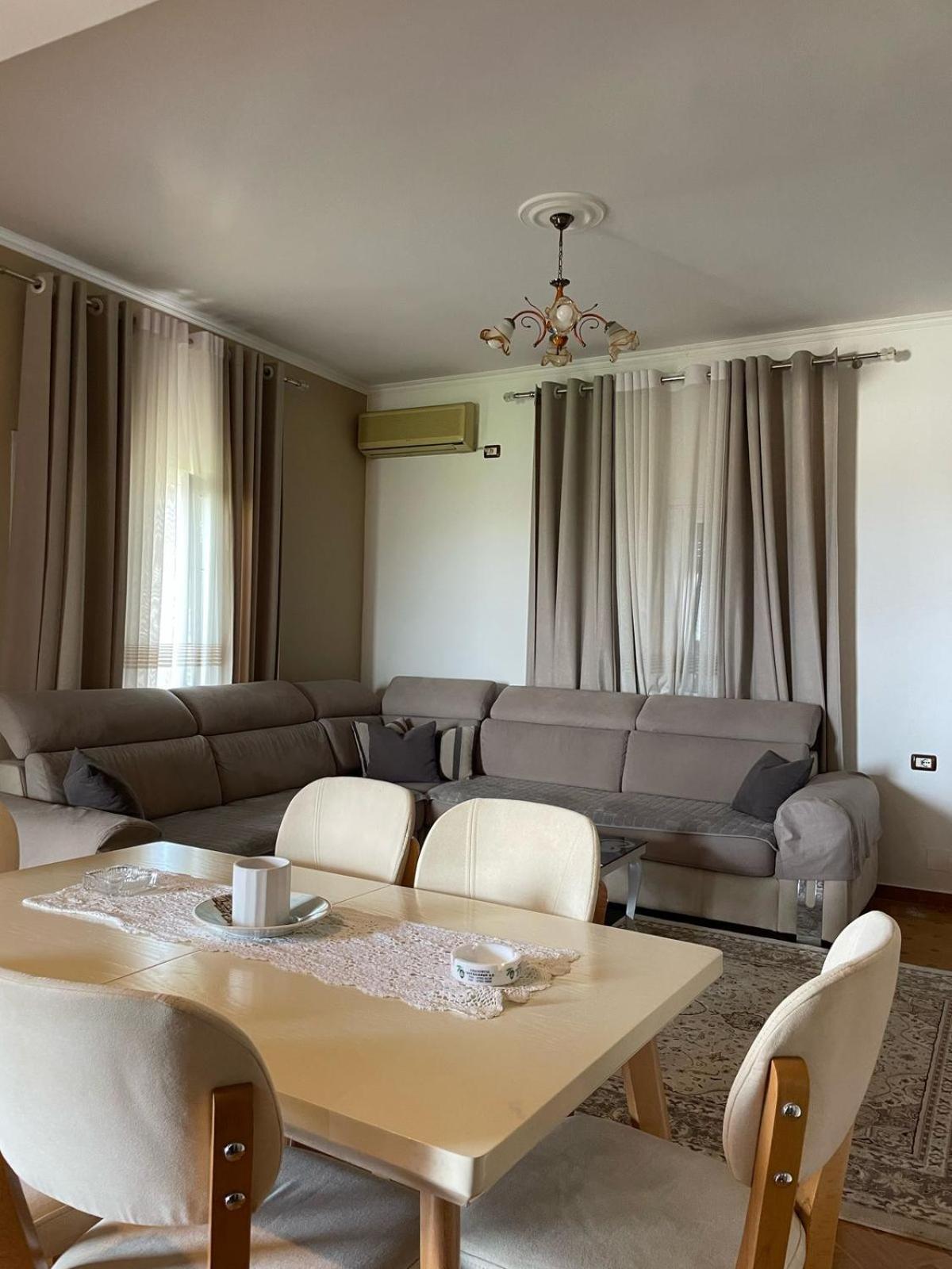 Guest House Ilir Berat Bagian luar foto