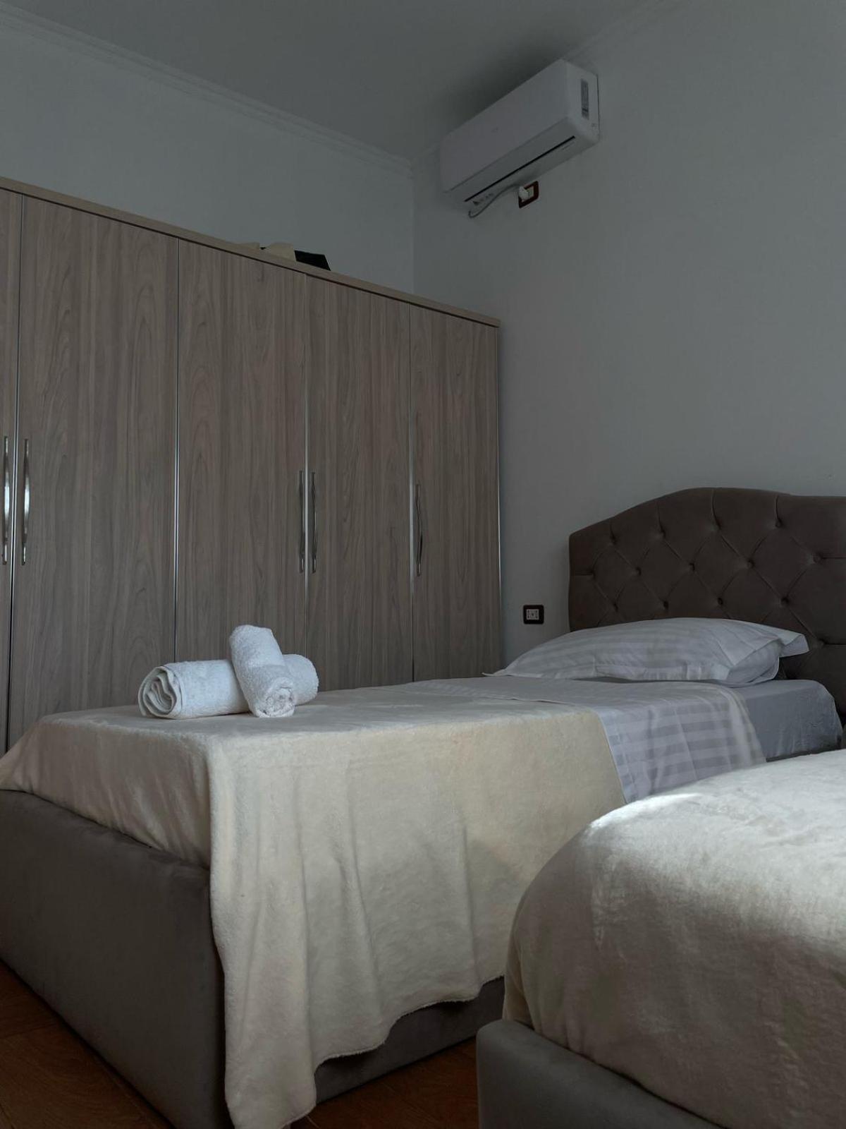 Guest House Ilir Berat Bagian luar foto