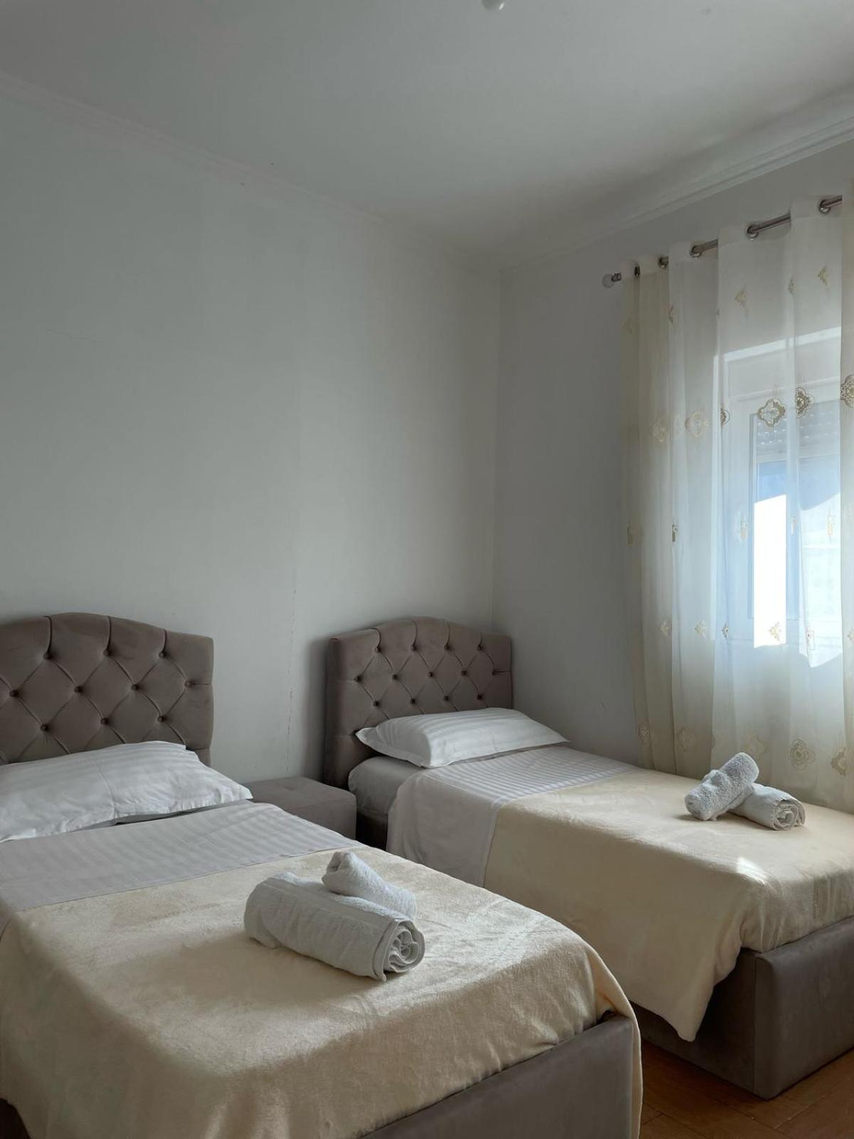 Guest House Ilir Berat Bagian luar foto