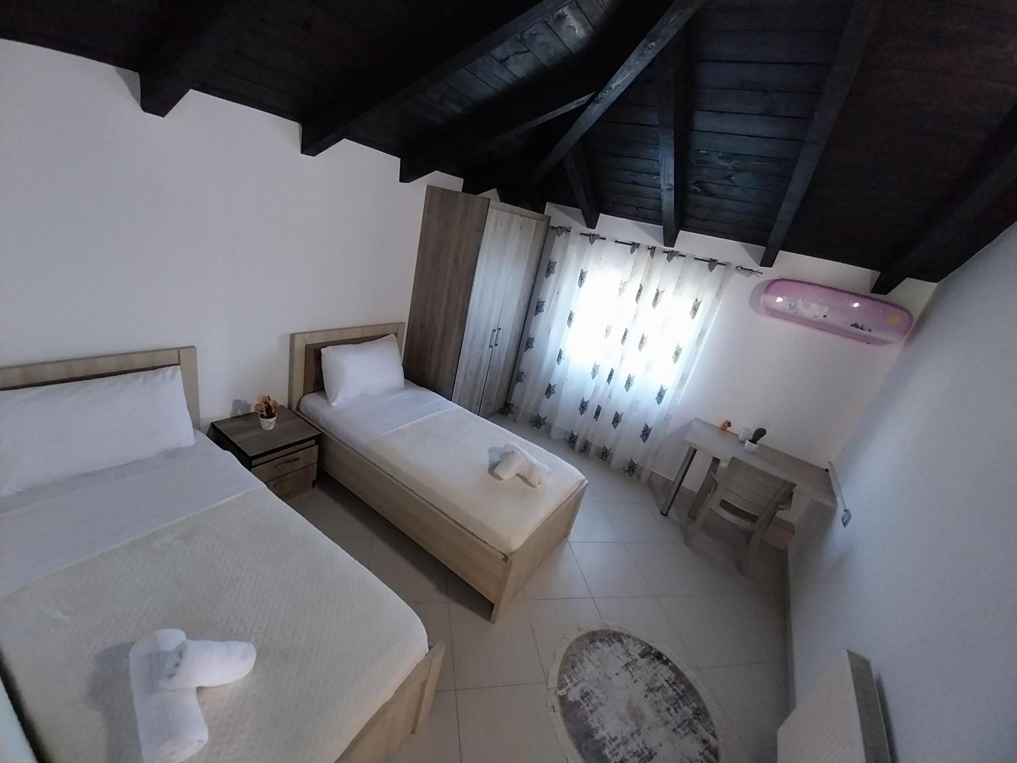 Guest House Ilir Berat Bagian luar foto